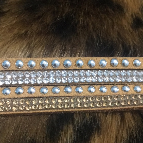 Leather wrap stud and rhinestone bracelet - Picture 2 of 4